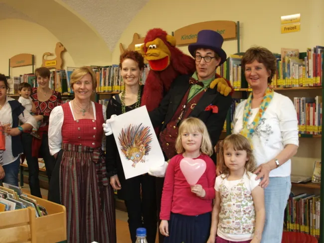 v.r.: Vivi Heider, Stephan Zenger, Tania Schnagel, Waldtraud Hintermeier mit zwei jungen Besucherinnen